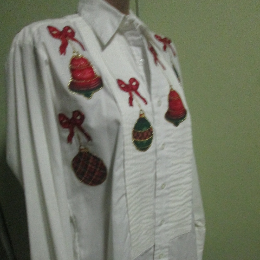 NWOT CHRISTMAS BLOUSE  SIZE 15 15 1/2
